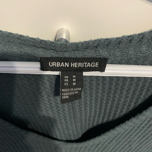 urban heritage oversized sweater size medium - Picture 3 of 4